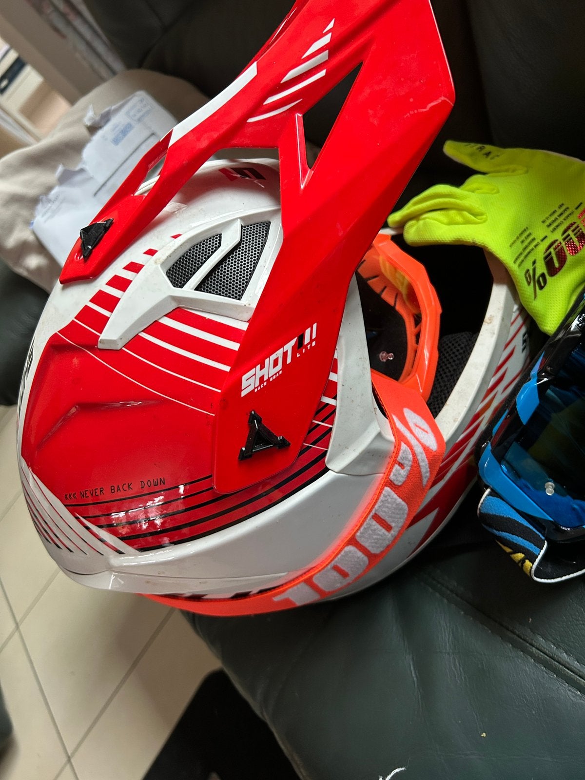 SHOT 3 helm composite carbon (1jaar oud), Enlèvement, L