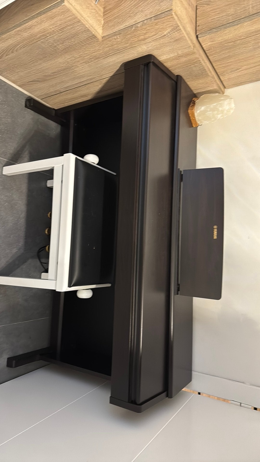 Yamaha elektrische piano + aanpasbare zitstoel, Musique & Instruments, Enlèvement, Comme neuf, Brun, Piano