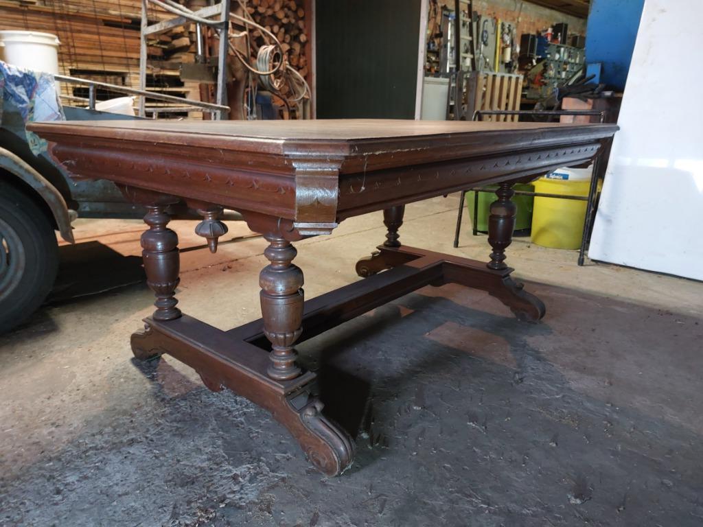 oude eiken tafel, Enlèvement