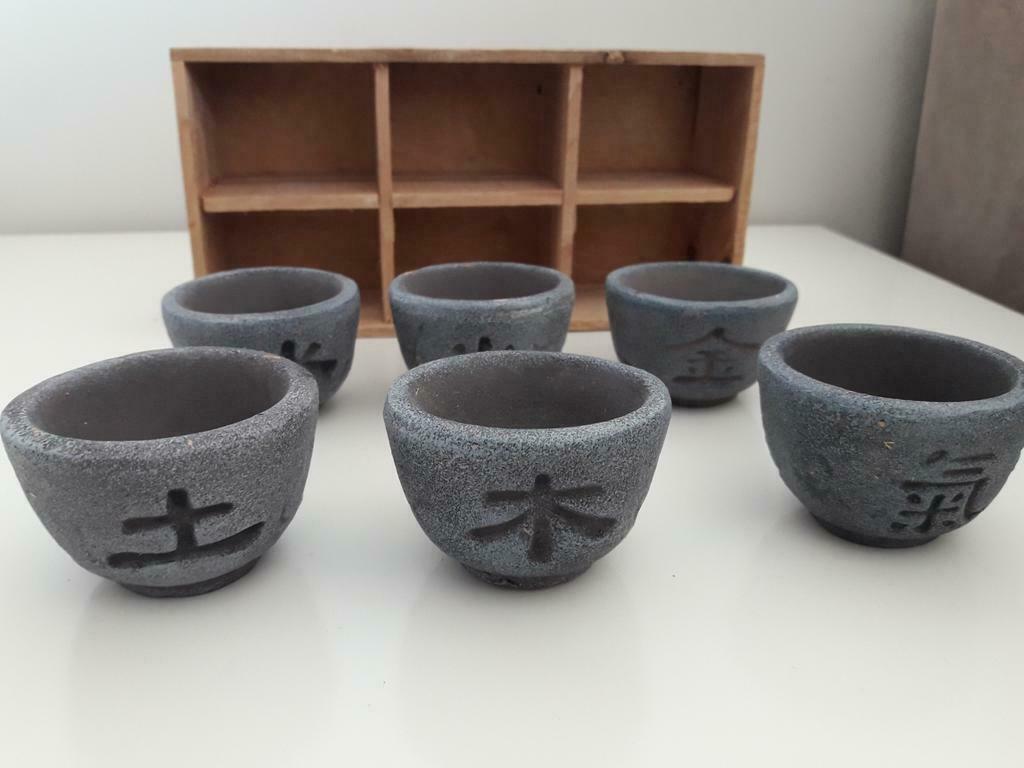 Kleine potjes met tekens in houten opbergt bakje, Ophalen of Verzenden, Keramiek