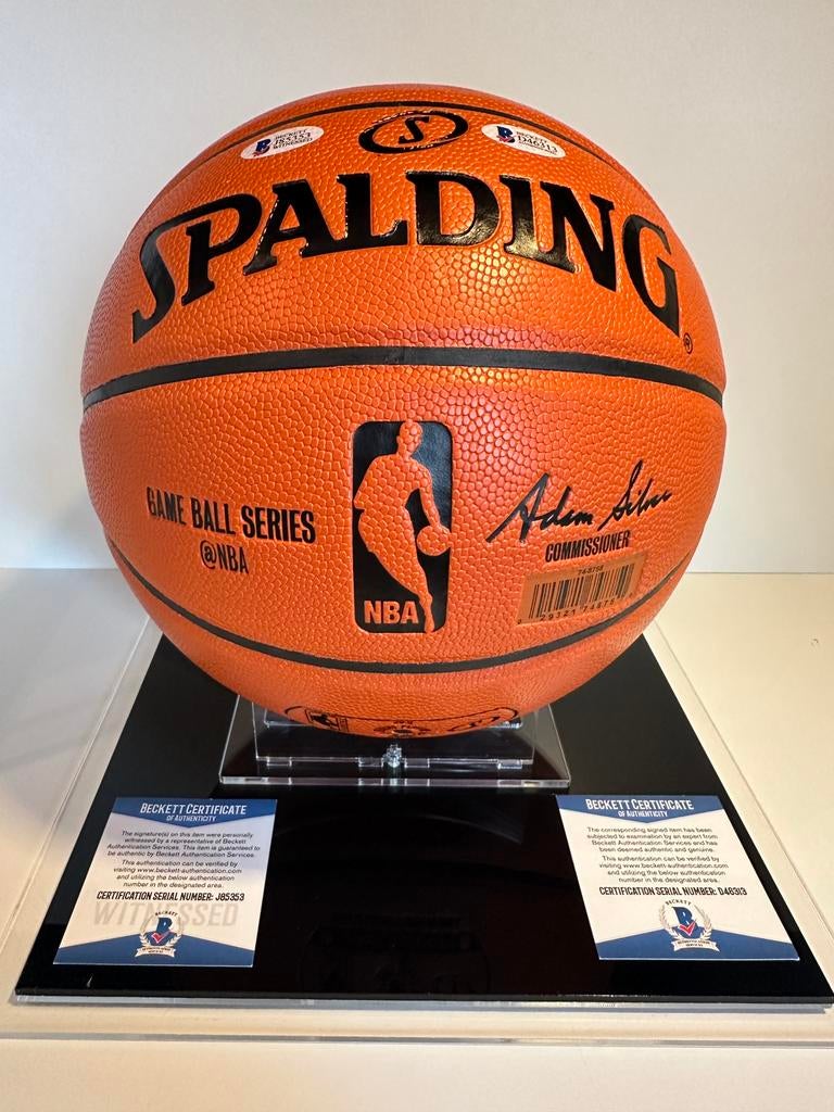Gesigneede NBA basketbal, Ophalen, Nieuw