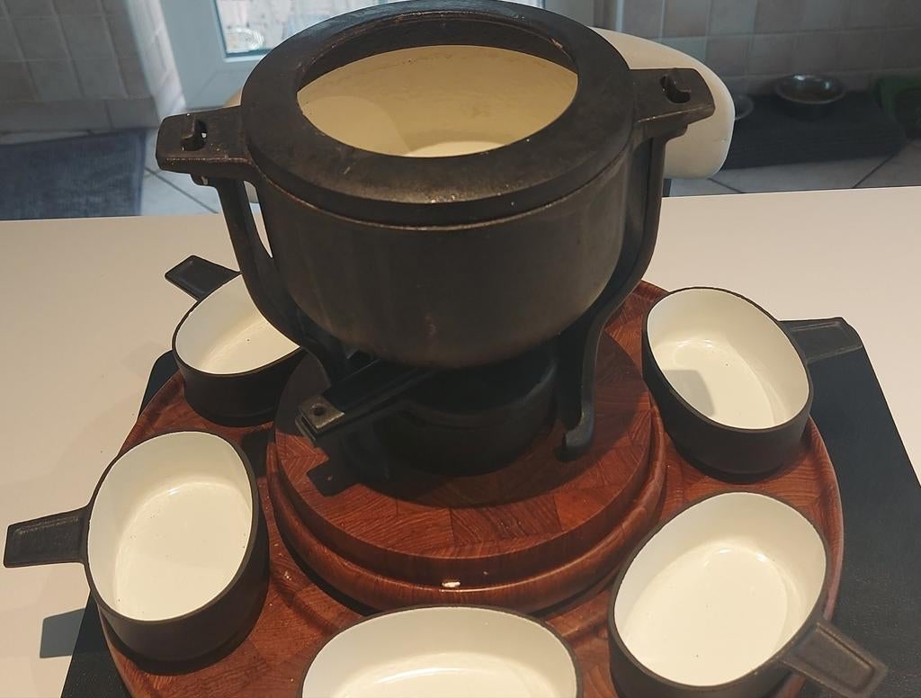 service à fondue en fonte avec plateau tournant.. Design Dig, Enlèvement, Utilisé