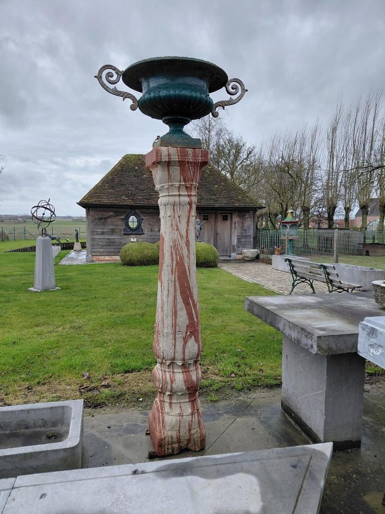 Hoge gekapte hardstenen zuil of kolom, Ophalen, Steen