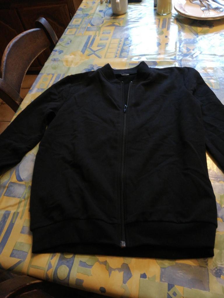 Veste Decathlon noire. Taille 12 ans., Ophalen of Verzenden, Zo goed als nieuw