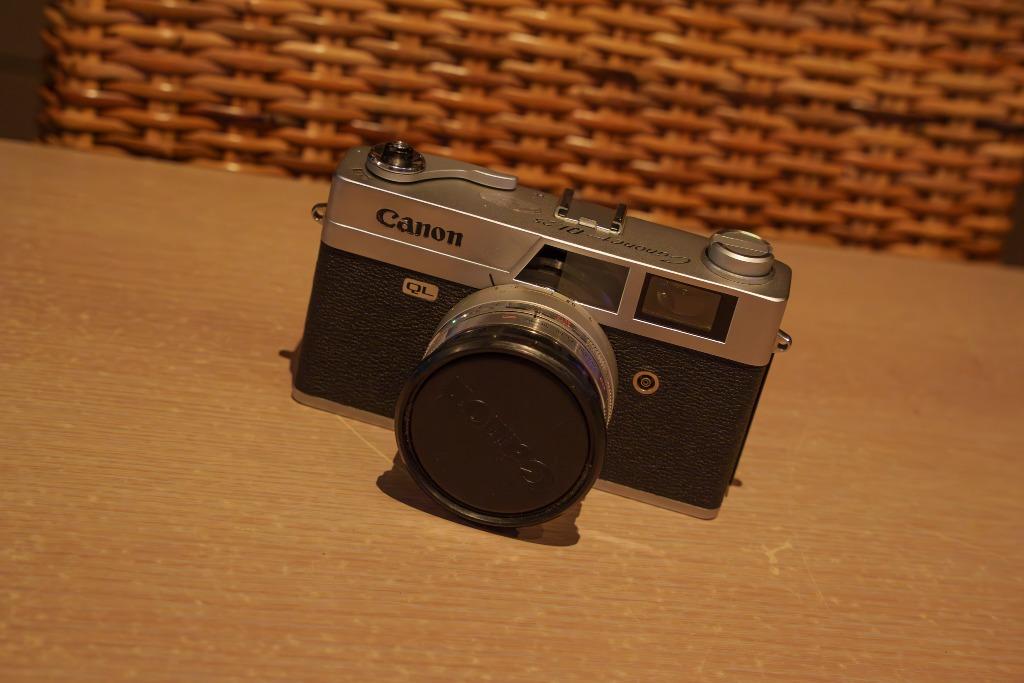 Canon canonet QL 25 met zijn herziene schoudertas., Audio, Tv en Foto, Fotocamera's Analoog, Ophalen of Verzenden, Refurbished