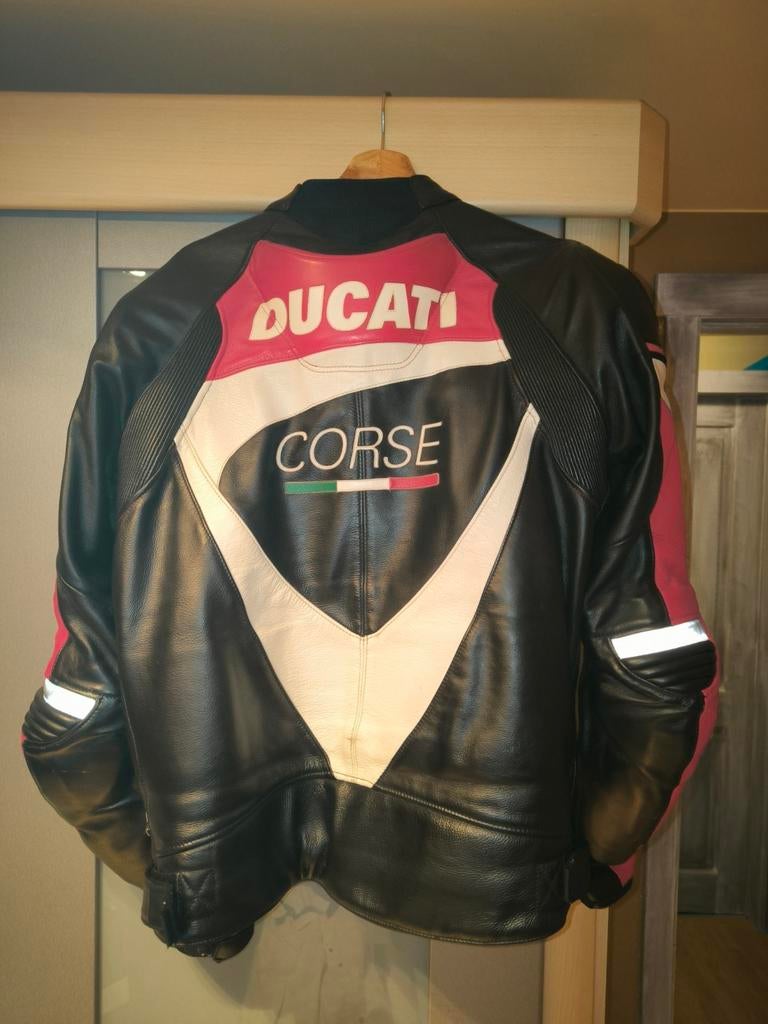 Ducati corse, Ophalen, Integraalhelm, Arai