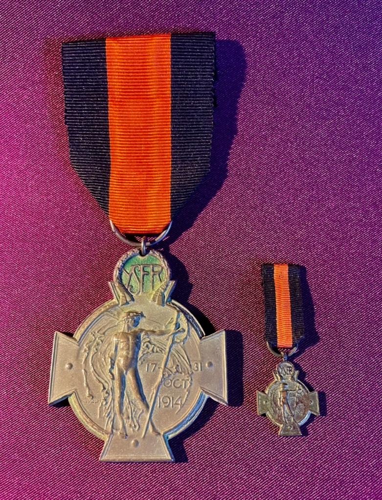 Het Belgisch IJzer Kruis plus miniatuur., Verzamelen, Ophalen of Verzenden, Landmacht, Lintje, Medaille of Wings