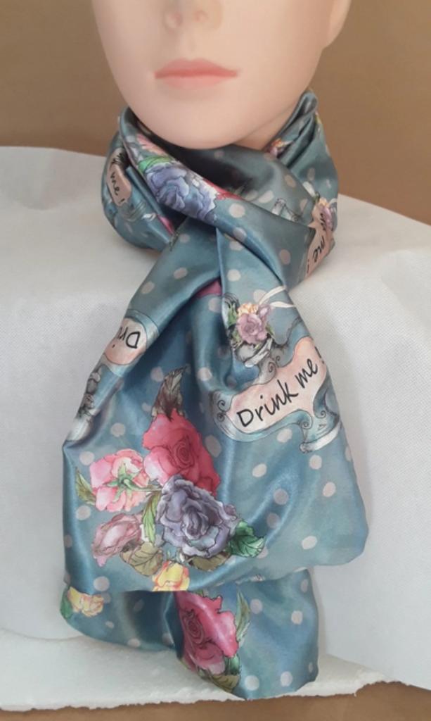 foulard satiné , polyester , vert coloré , 144 cm/28 cm, Sans marque, Enlèvement ou Envoi, Neuf, Écharpe