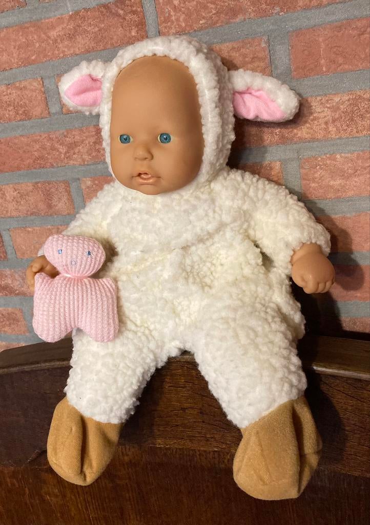 Baby Chou Chou pop met schapen pakje aan., Ophalen of Verzenden, Gebruikt, Babypop