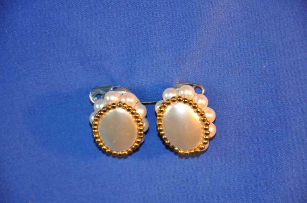 §  paire boucles d'oreilles clip de fantaisie  (n14), Enlèvement ou Envoi, Utilisé, Blanc, Autres matériaux