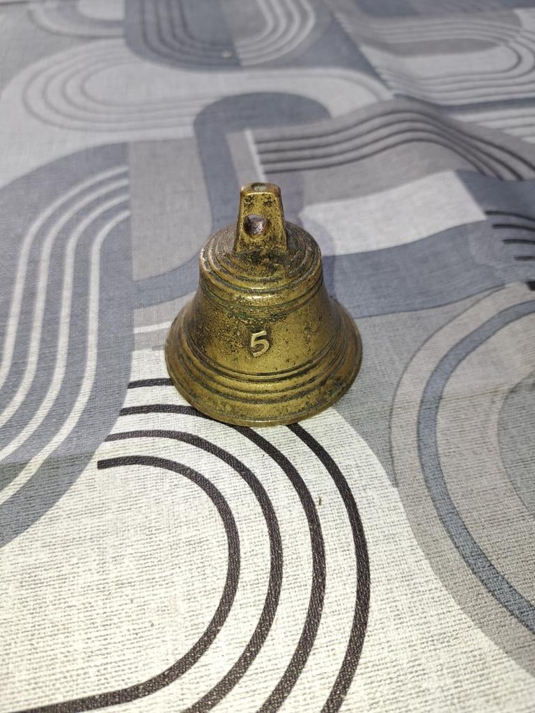 Antiek bronzen bel nr 5, Enlèvement ou Envoi