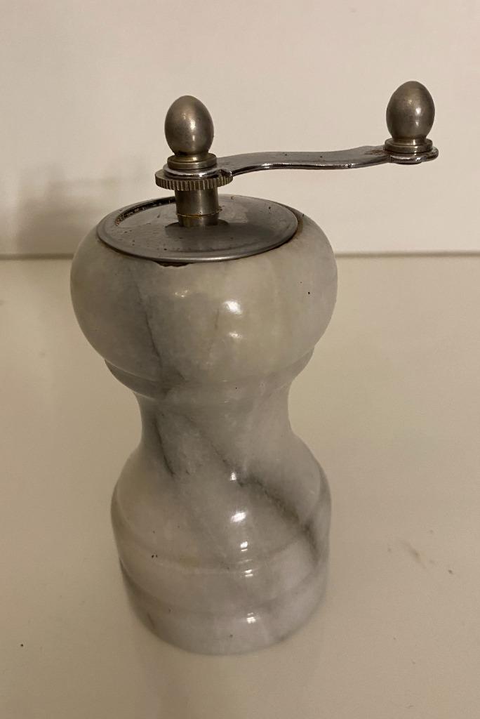 Vintage witmarmeren handslinger zout- en pepermolen, Ophalen of Verzenden
