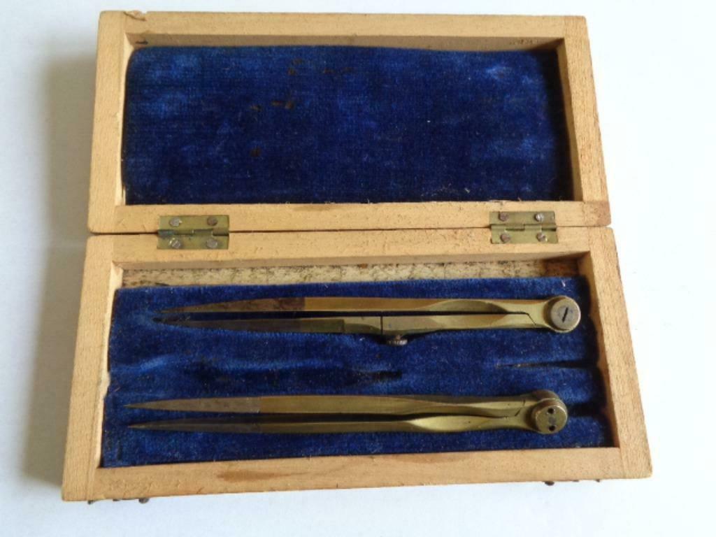 Coffret de 2 Compas. Vintage 1889, Enlèvement ou Envoi, Utilisé