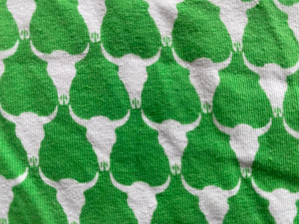Groene tricot met stierenkoppen, Overige materialen, Ophalen of Verzenden, Zo goed als nieuw, 30 tot 120 cm