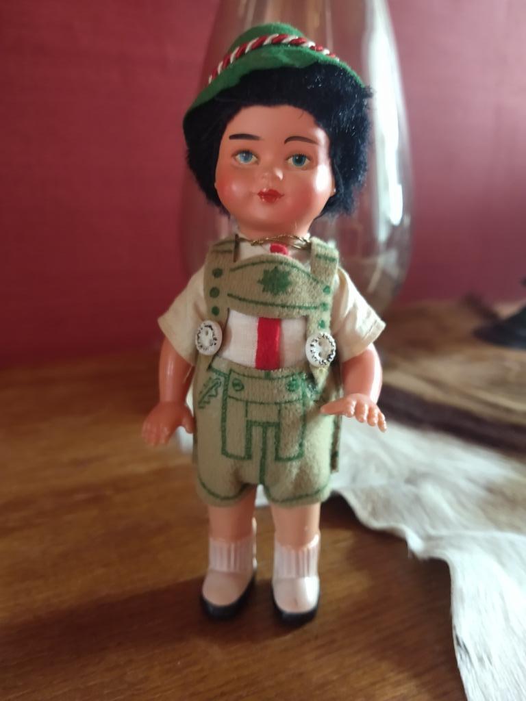 Vintage Beiers popje in traditioneel kostuum, Verzamelen, Poppetjes en Figuurtjes, Ophalen