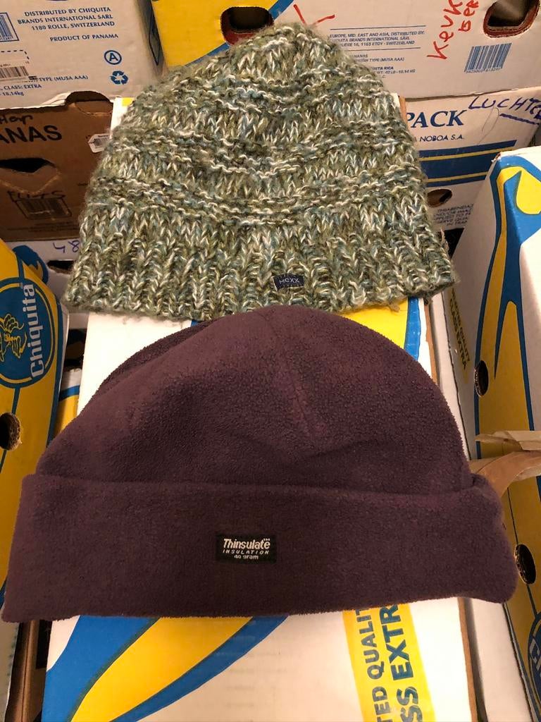 3 mutsen en een sjaal, Enlèvement ou Envoi, Comme neuf, Taille 56/58 (XL), Bonnet