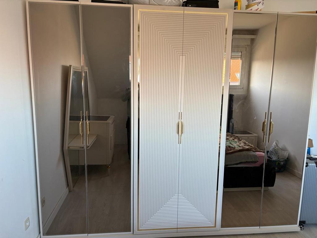 Luxe slaapkamer set – Design kaptafel met LED spiegel + kast, Huis en Inrichting, Kasten | Roldeurkasten en Archiefkasten, Zo goed als nieuw