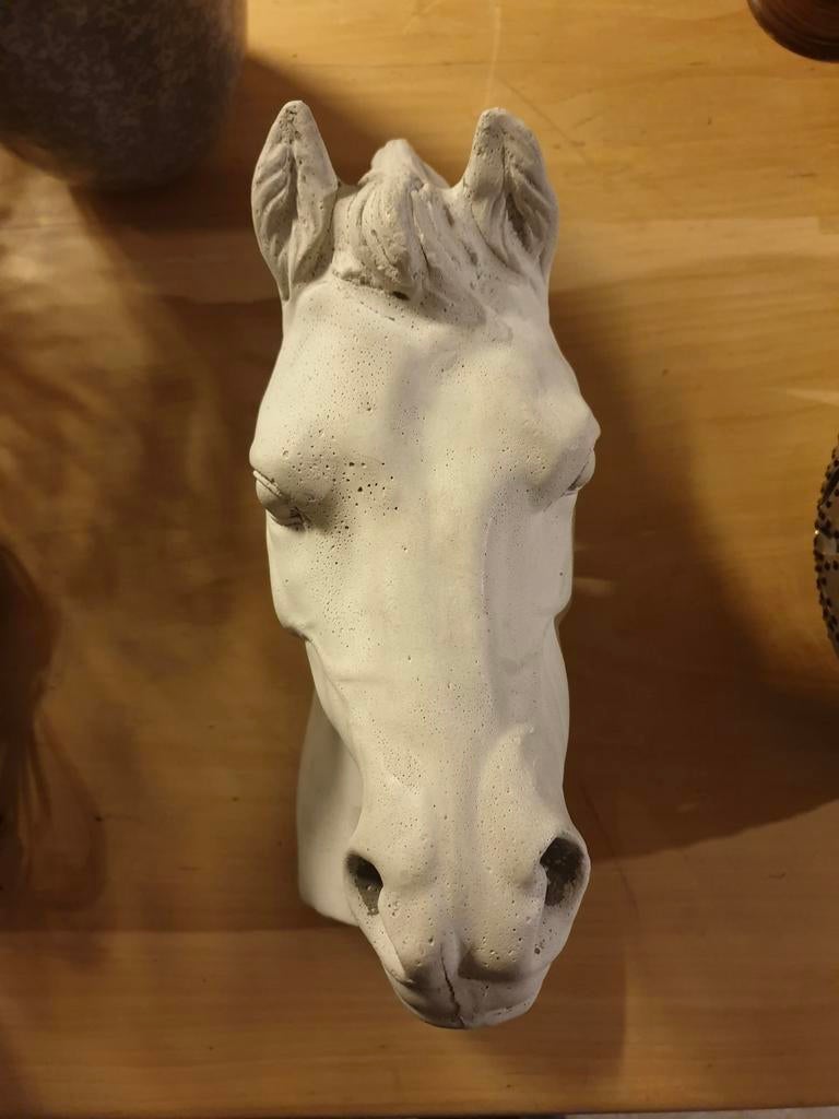 Paardenhoofd in beton, Enlèvement, Comme neuf