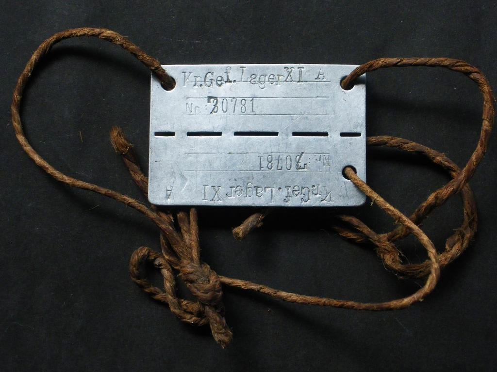 Plaque d' identification Stalag XI A Stammlager Altengrabow, Verzamelen, Verzenden, Landmacht, Embleem of Badge