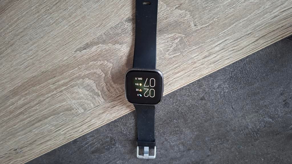 Montre fitbit versa 2, Handtassen en Accessoires, Sporthorloges, Ophalen