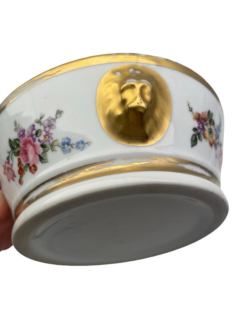 Bol Vieux Paris porcelaine décor floral et lion doré XIXe, Enlèvement ou Envoi