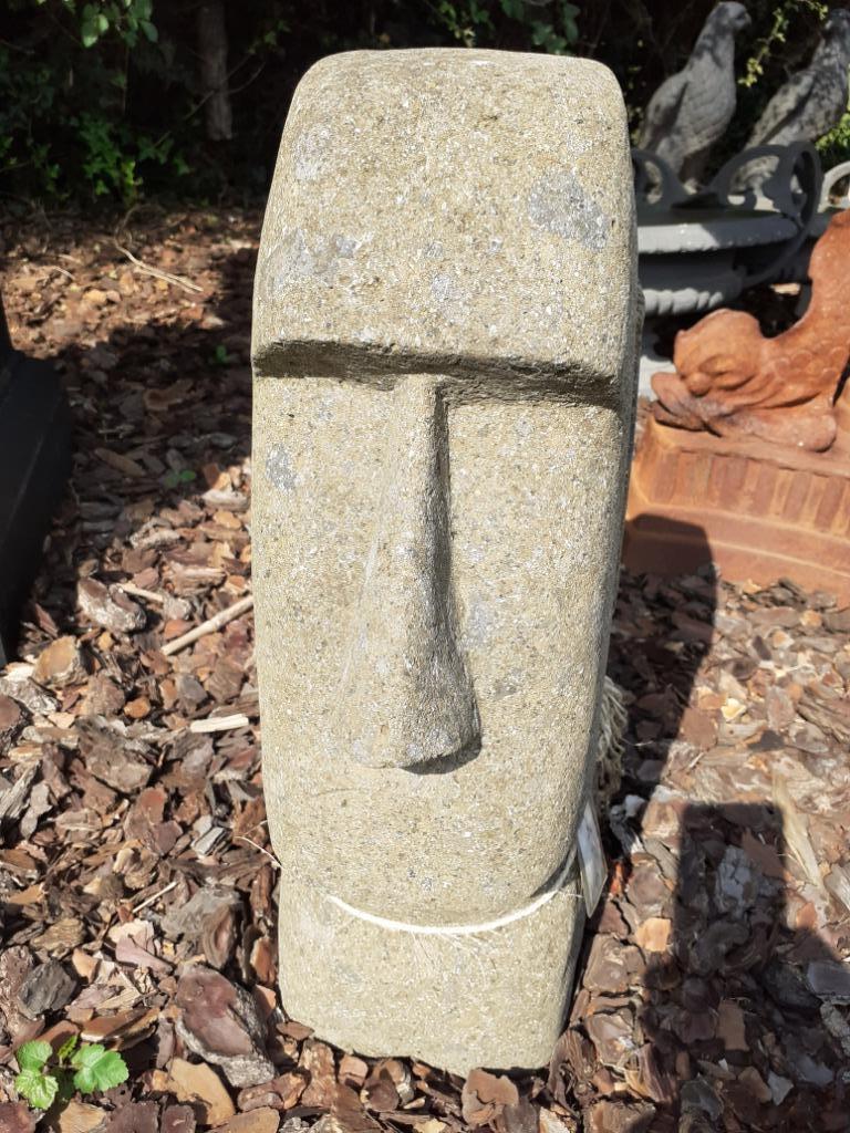 Beeld, buste moai in natuursteen (hoogte 53 cm), Tuin en Terras, Ophalen, Gebruikt, Steen, Overige typen