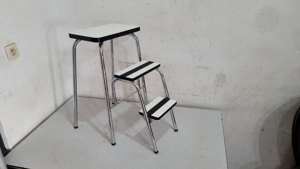 ancien tabouret vintage gris en formica avec deux marches tr, Comme neuf