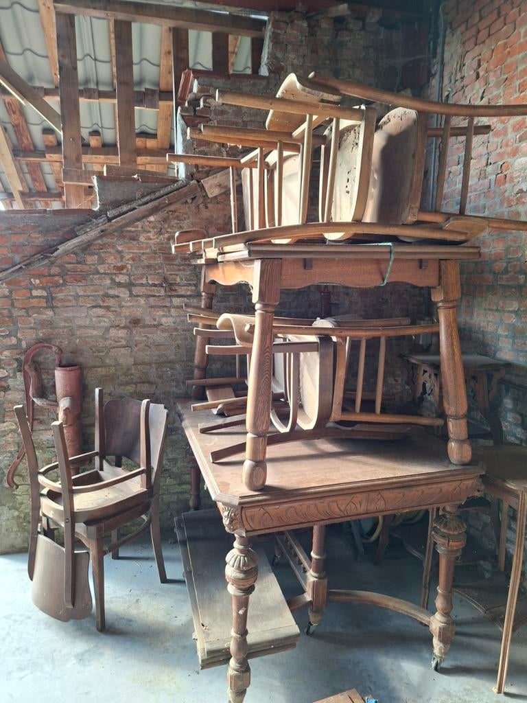 Oude tafels en stoelen, Ophalen