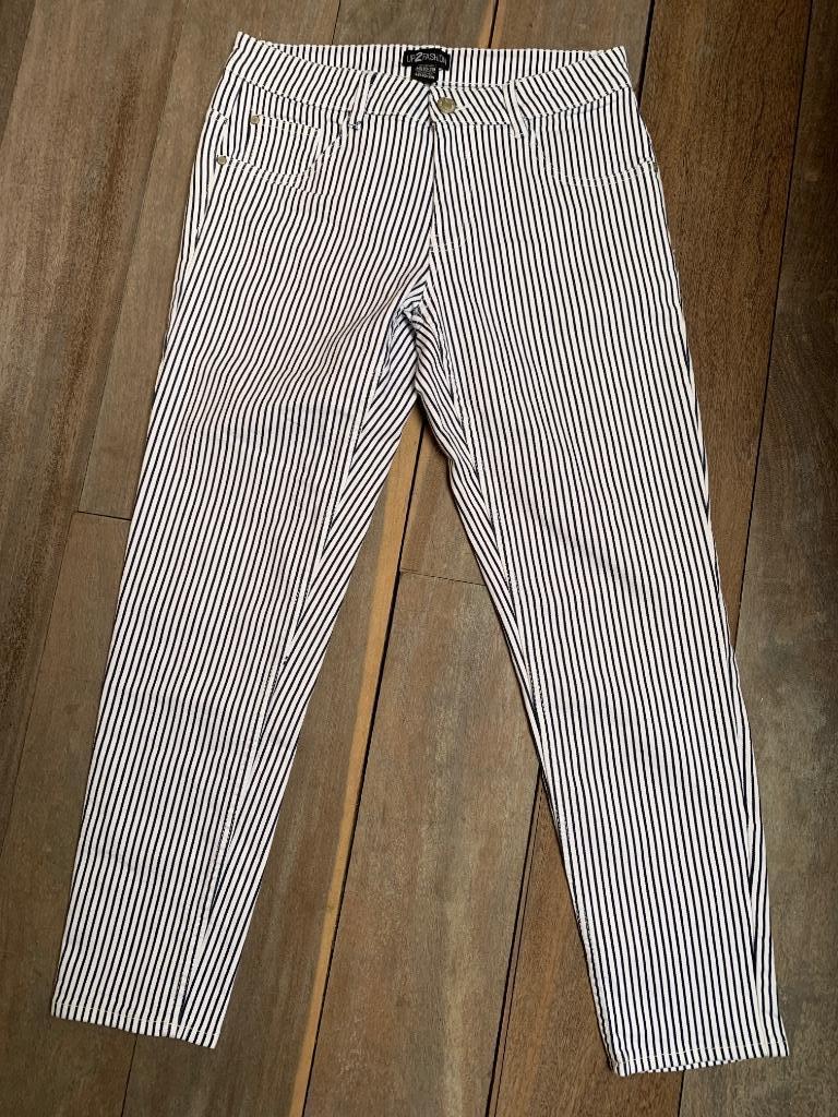 Up 2 Fashion jeans ligné bleu marine blanc W30 L28 taille 40, Vêtements | Femmes, Jeans, Comme neuf, W30 - W32 (confection 38/40)