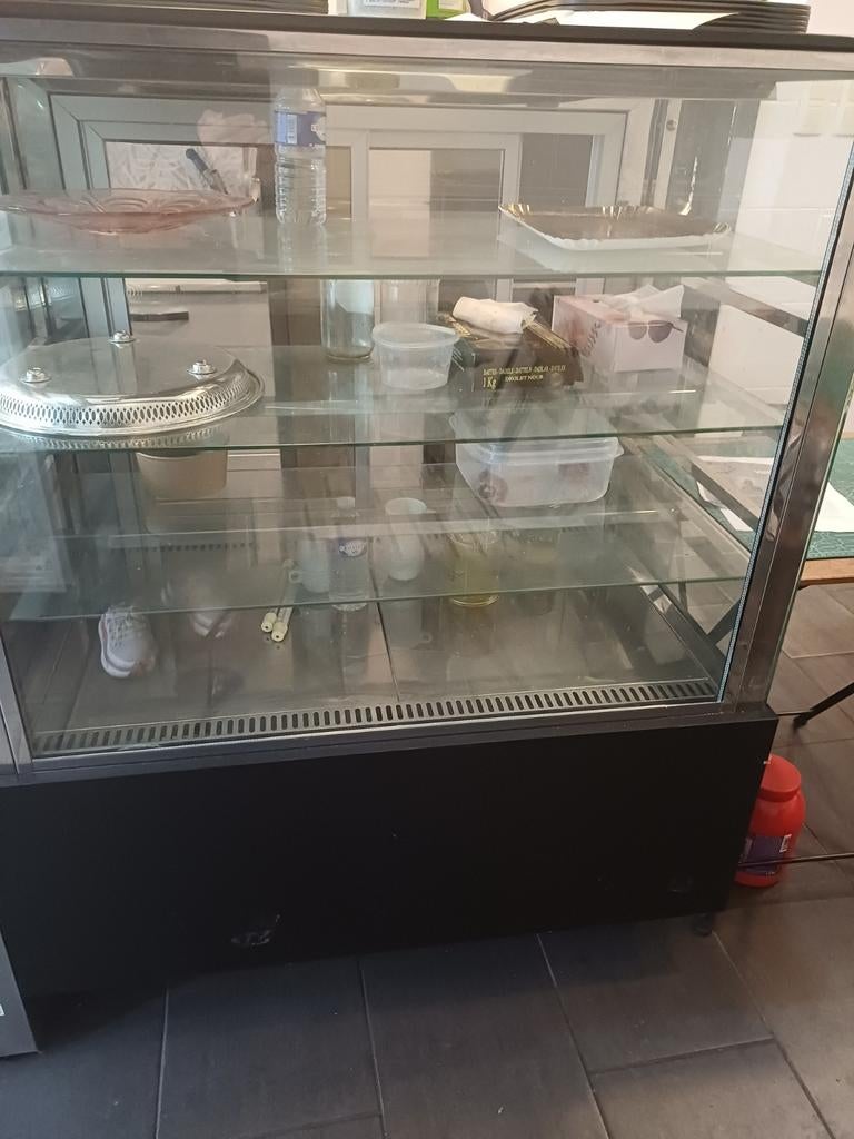 Vitrine réfrigérateur pour pâtisserie, Ophalen of Verzenden