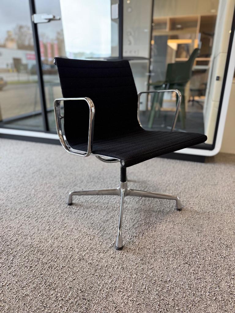 45x Vitra EA108 Eames Aluminium Hopsak zwart Refurbished, Verzenden