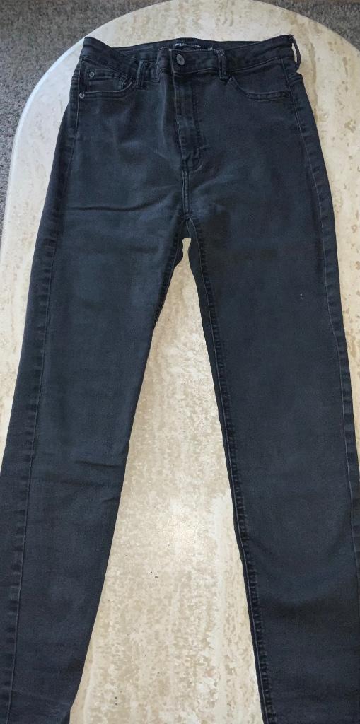 Jeans Bershka maat 38, Kleding | Dames, Spijkerbroeken en Jeans, W30 - W32 (confectie 38/40), Zwart, Verzenden