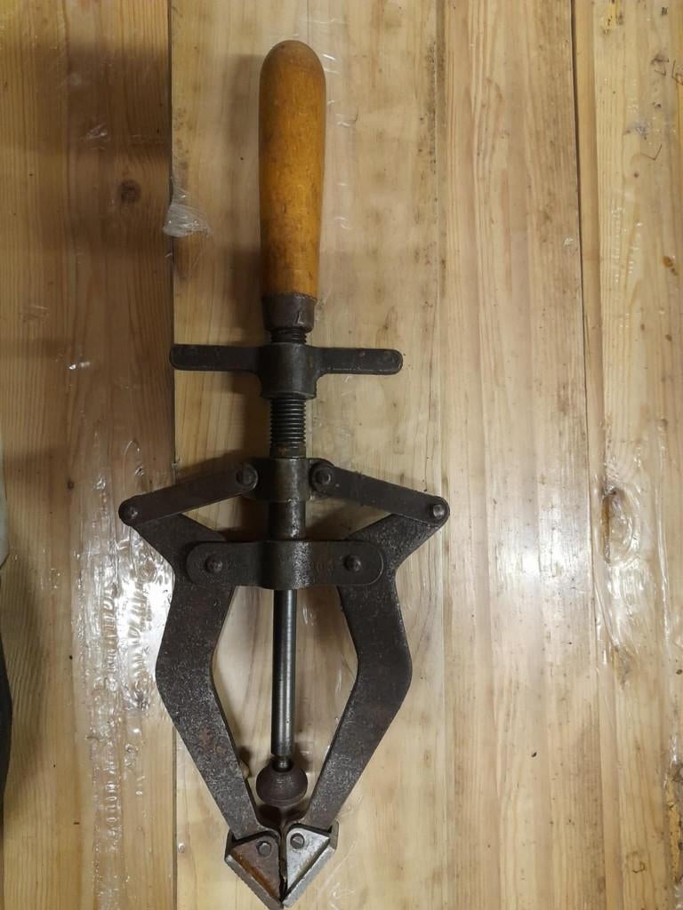 Antieke kantklemmen 15 stuks prijs per stuk, Doe-het-zelf en Bouw, Gereedschap | Handgereedschap, Ophalen