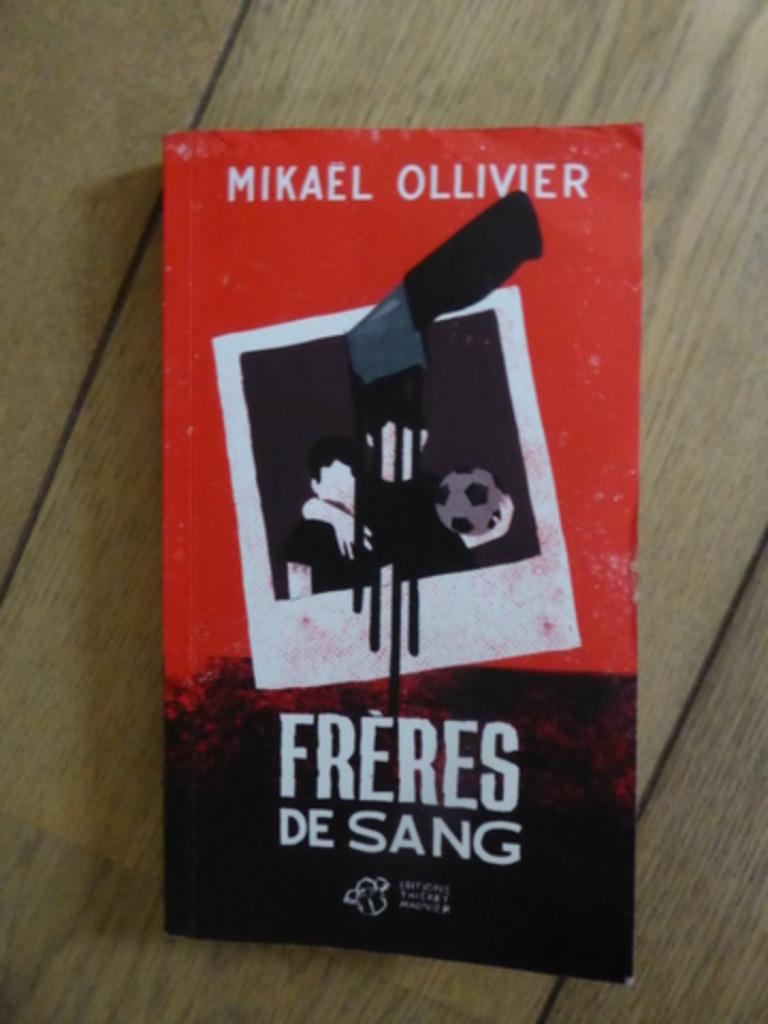 Frères de sang (Mikael Ollivier), Boeken, Ophalen of Verzenden, Zo goed als nieuw, Frans