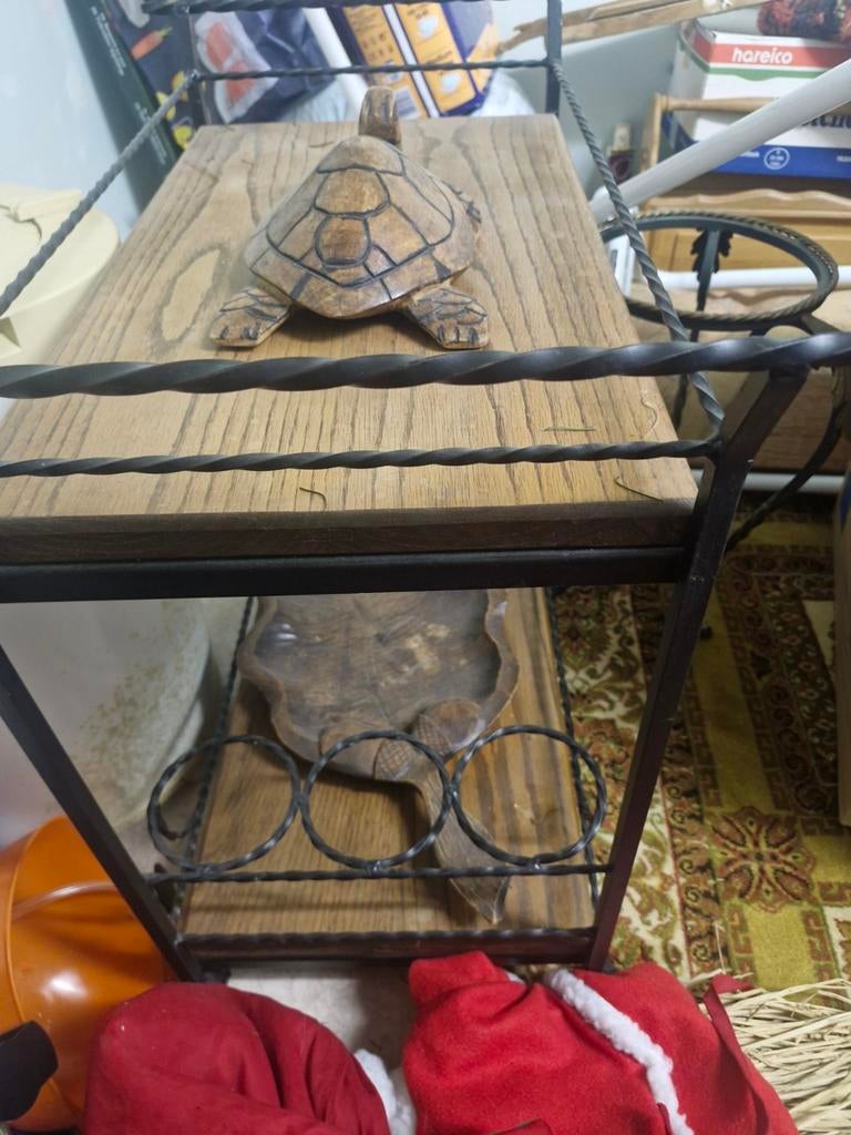 Petite table ancienne, Enlèvement