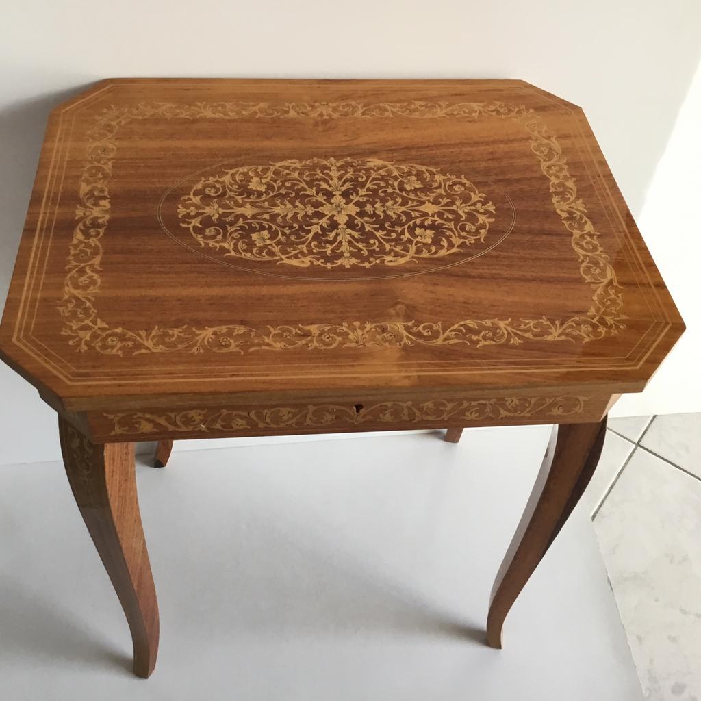 Italiaanse Muziekdoos Houten Tafeltje Sorrento Sankyo, Antiek en Kunst, Antiek | Meubels | Tafels, Ophalen