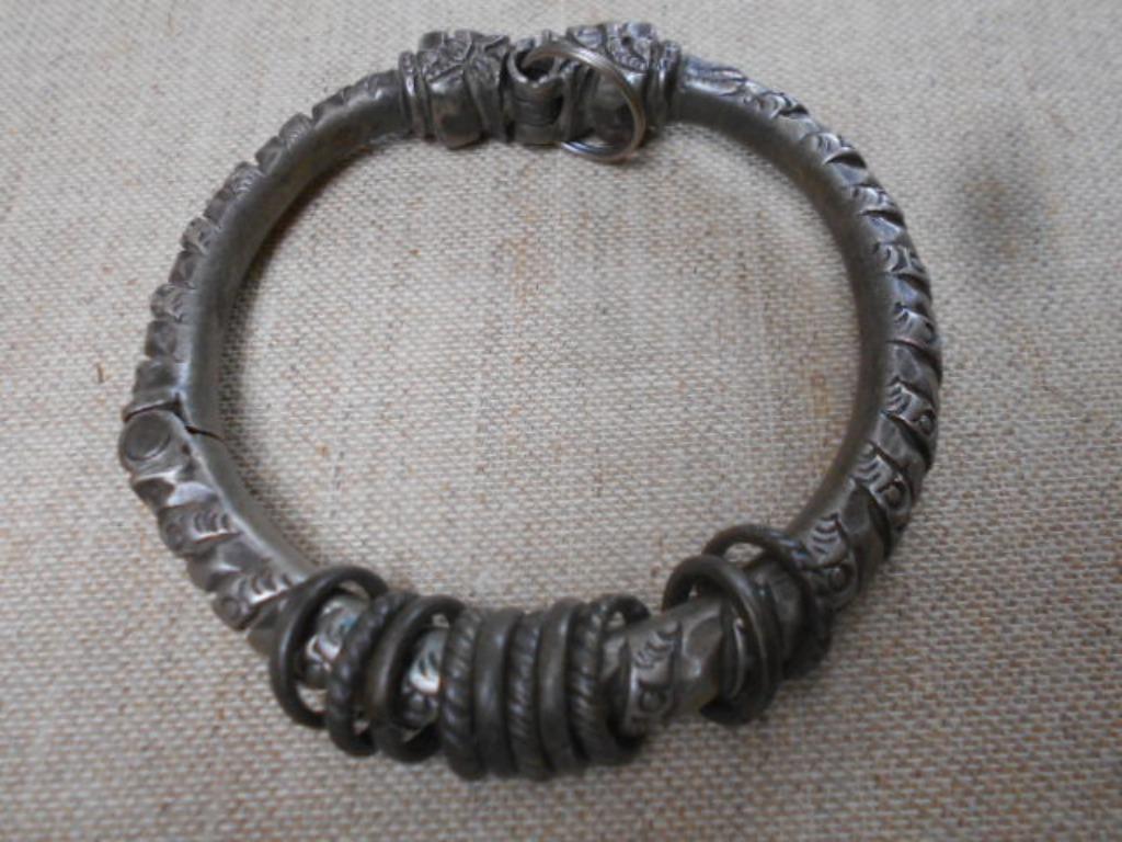 bracelet ethnique, indie ?, Enlèvement ou Envoi, Comme neuf, Autres matériaux