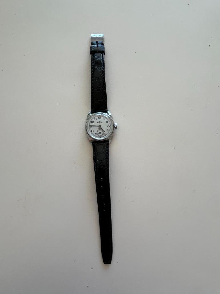 Montre Edox mixte année 80/90, Bijoux, Sacs & Beauté, Montres | Anciennes | Antiquités, Montre-bracelet, Autres marques, Enlèvement