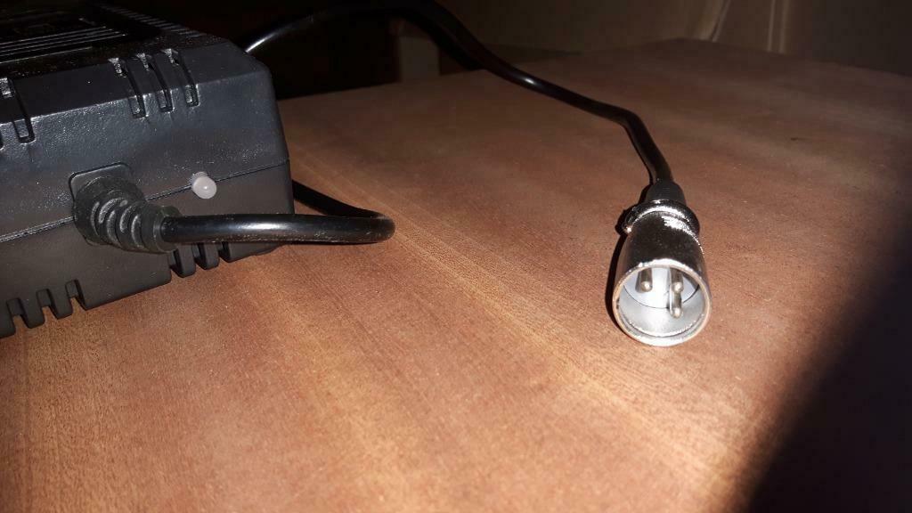BATTERIJ LADER VOOR E-bike 24V -  25.2V - 29.5V / 2A, Ophalen of Verzenden, Nieuw