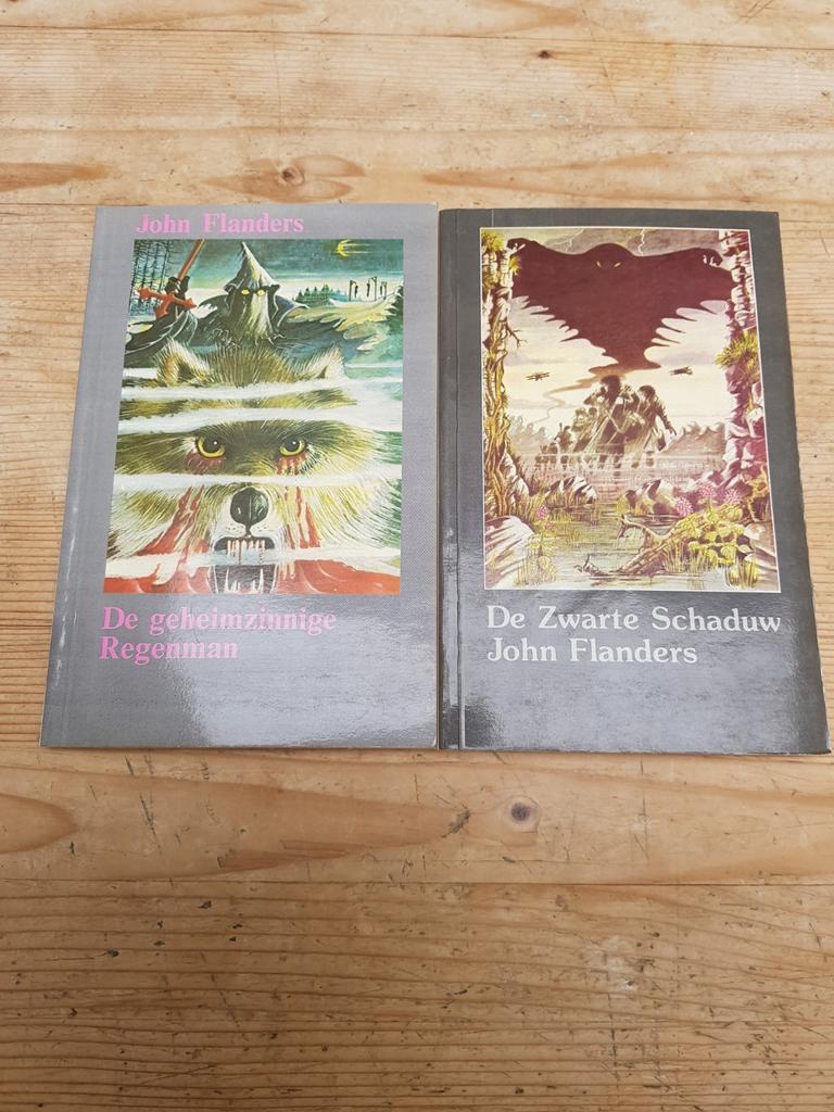 2 zeldzame John Flanders boeken uit de dageraad reeks 1986, Ophalen of Verzenden, Zo goed als nieuw