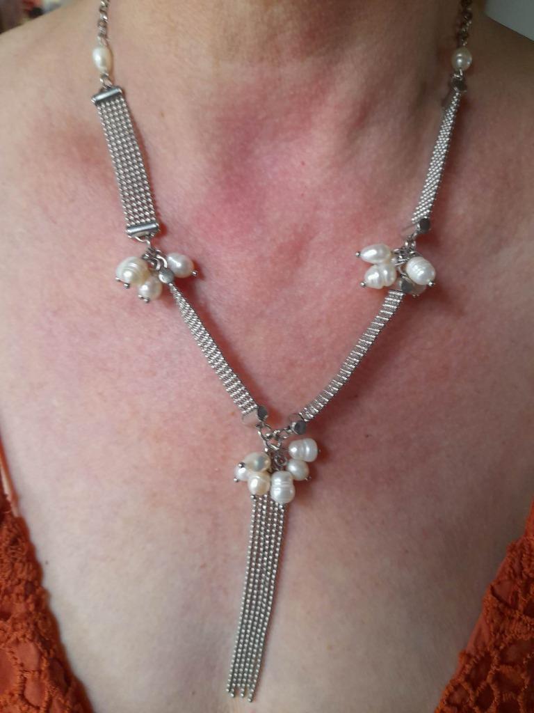 Collier en métal pour femme avec fausses perles, Bijoux, Sacs & Beauté, Colliers, Pierre ou Minéral, Enlèvement ou Envoi, Utilisé
