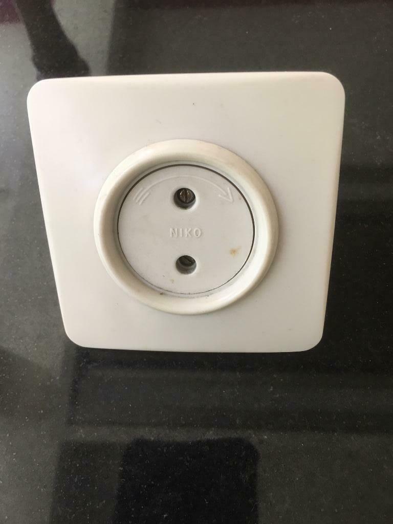 Niko - inbouw (retro) stopcontacten ZONDER aarding, Doe-het-zelf en Bouw, Ophalen of Verzenden, Gebruikt, Stopcontact