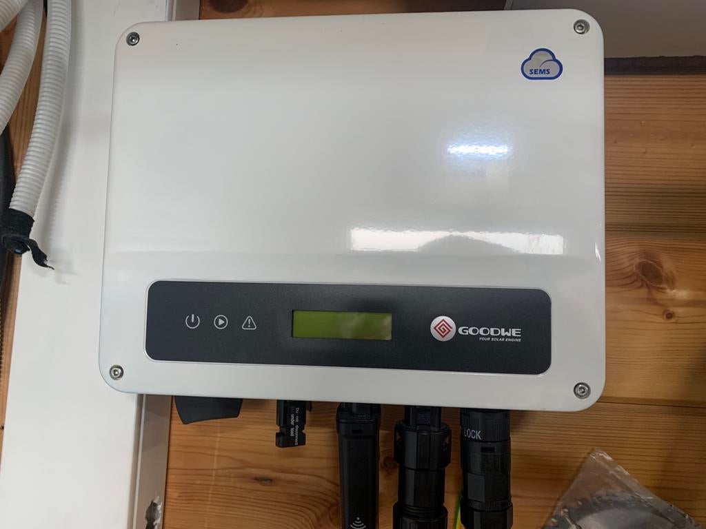 goodwe 1500 xs omvormer @ 50,00 euro’s, Ophalen of Verzenden, Zo goed als nieuw