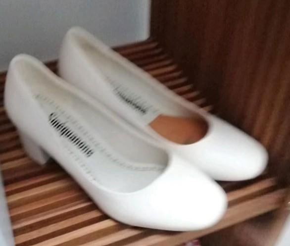 Pumps - gebroken wit - maat 37, Ophalen, Zo goed als nieuw, Wit, Schoenen