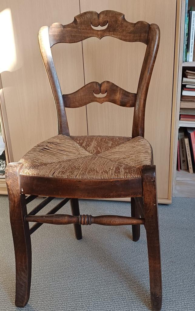 Degelijke, houten stoel met zitting in riet, Maison & Meubles, Chaises, Enlèvement, Brun, Osier ou Rotin, Une