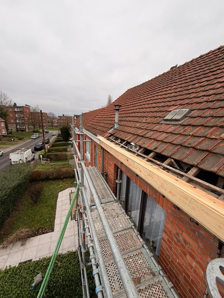Recherche Ouvriers,, toiture autonome, Doe-het-zelf en Bouw, Dakpannen en Dakbedekking, Zo goed als nieuw, Ophalen of Verzenden