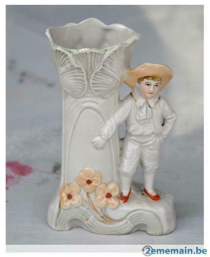 statuette porte bouquet garconnet en porcelaine, Antiquités & Art