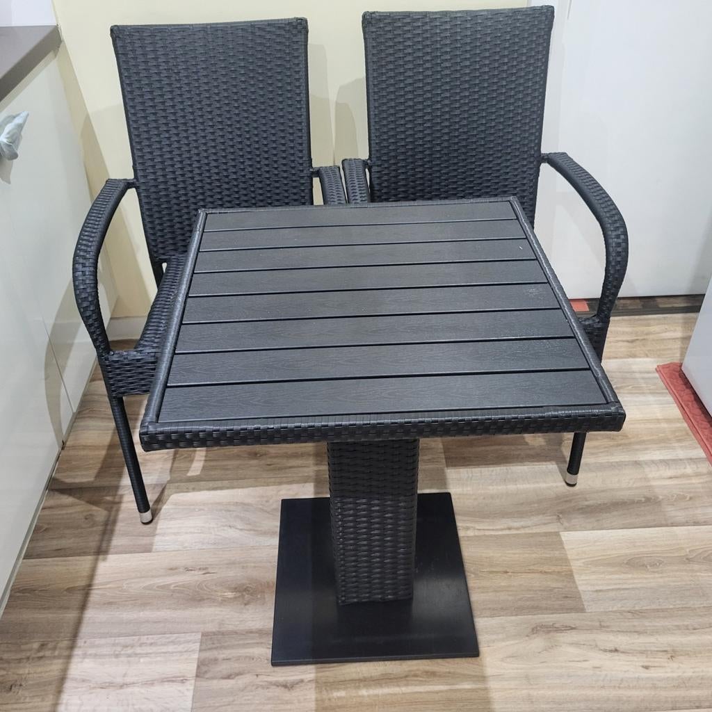 Tuinset te koop – €90Tafel + 2 stoelen in goede staat.
Ste