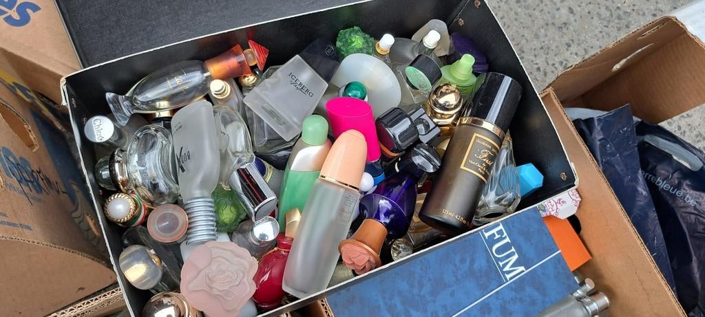 Flacons de parfum vides, Enlèvement, Comme neuf