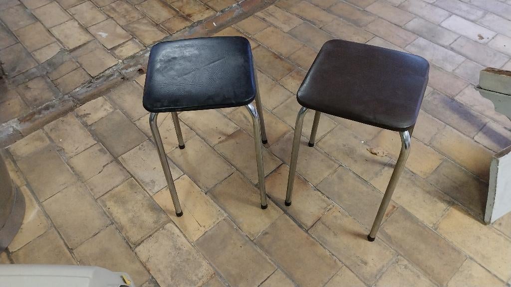 2 Formica krukken, Ophalen